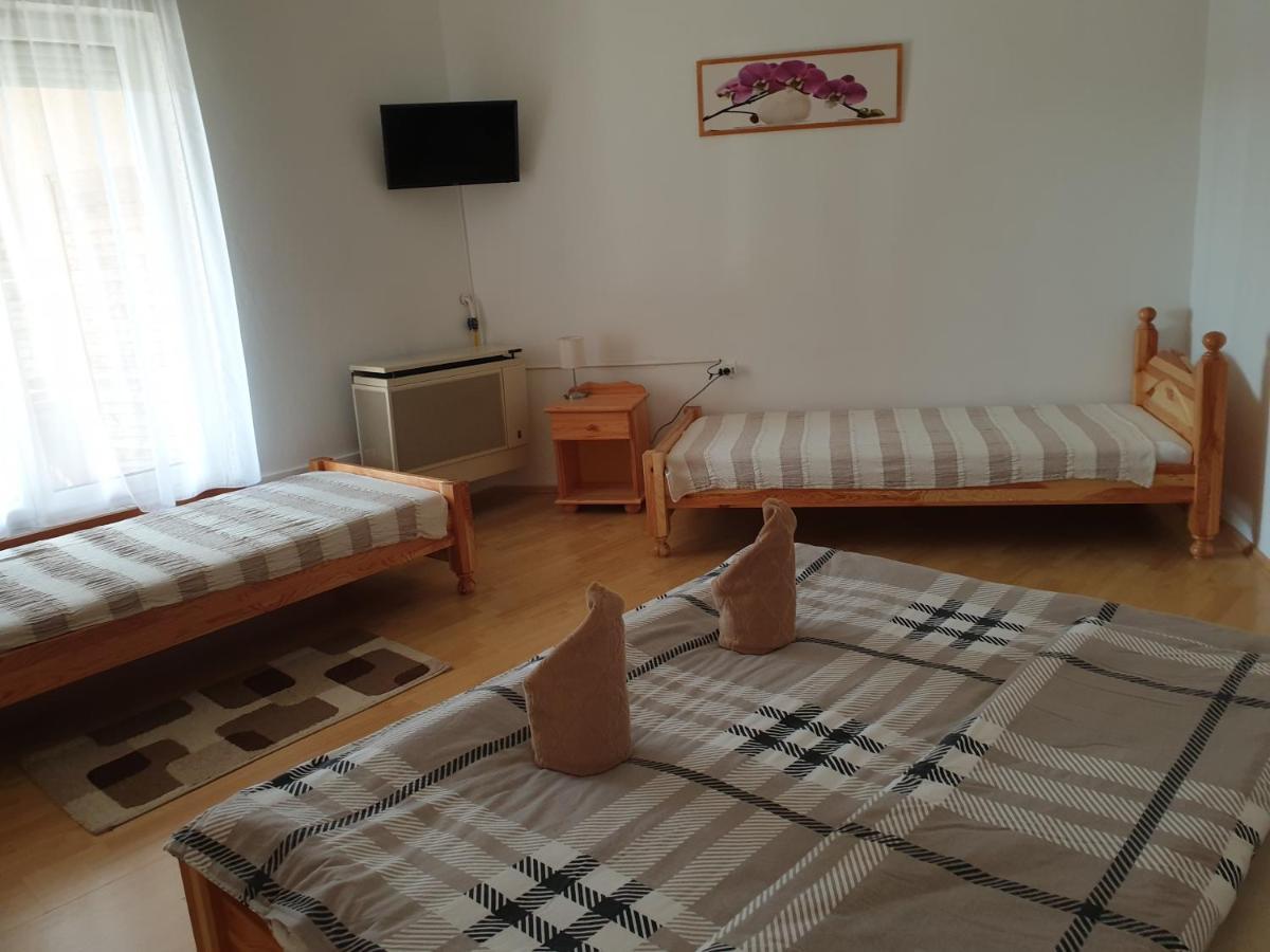 Fonix Panzio Hotel Eger Exterior photo
